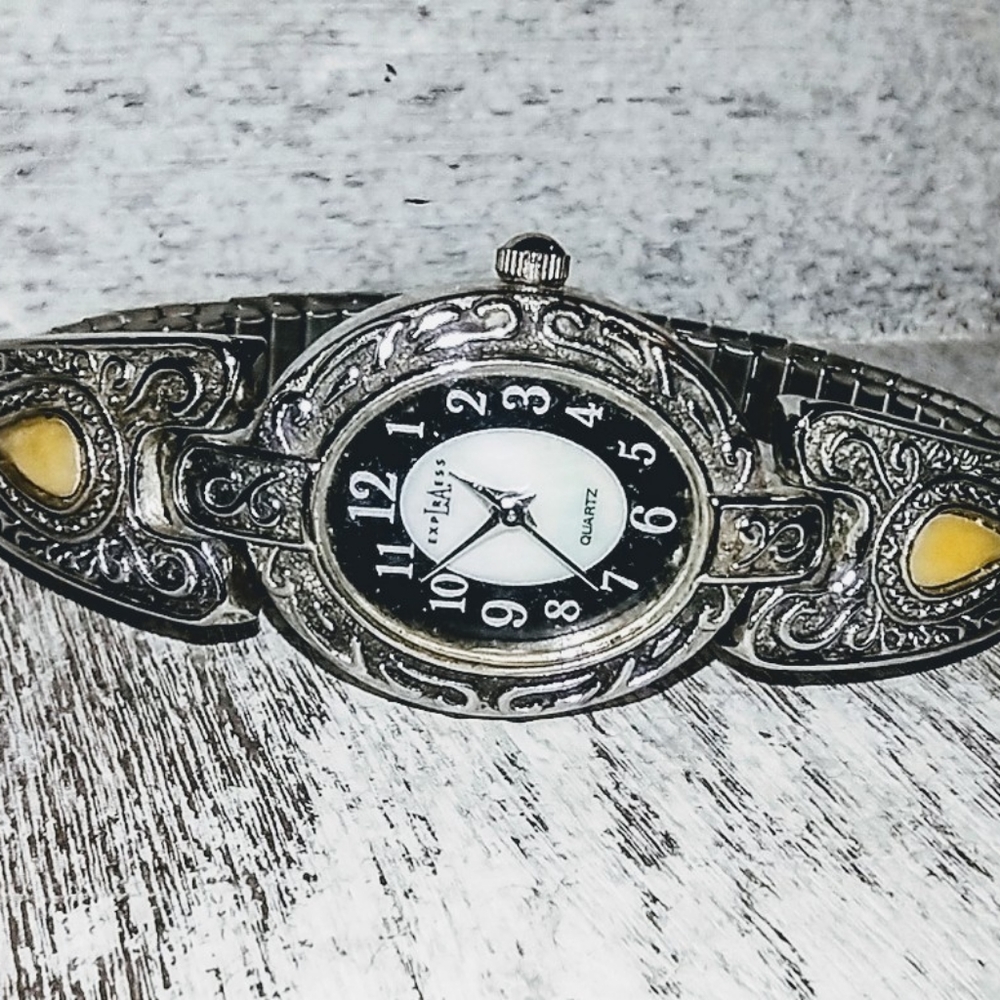 Women's Vintage Quartz Watch Made By Express LA